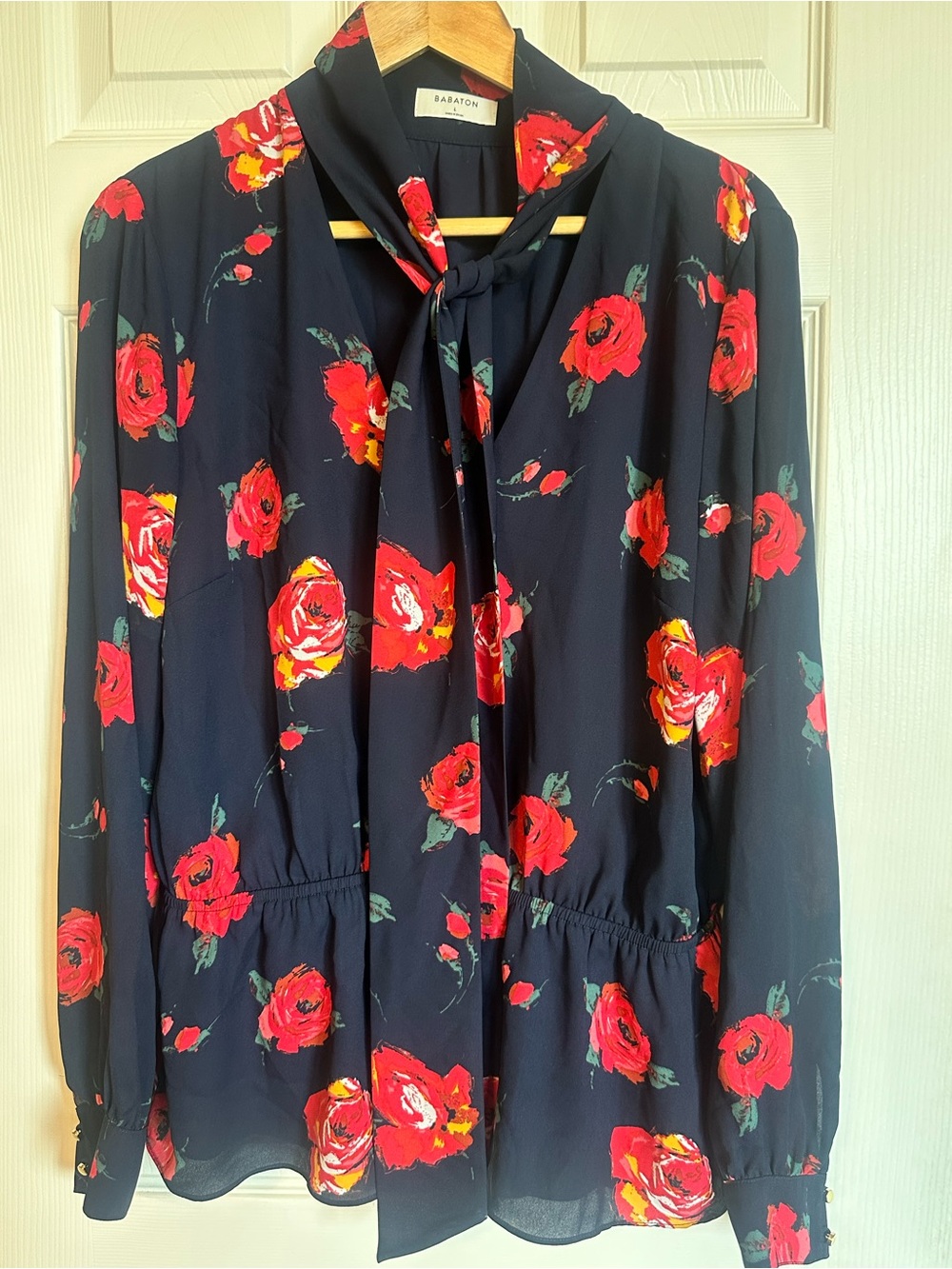 Babaton Navy Floral Tie-Neck Blouse in Red Rose Print Size L